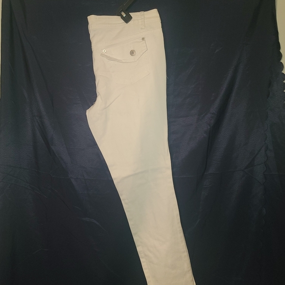 Jalate White Jeans - Picture 5 of 7